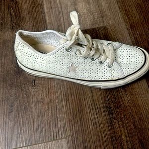Women’s converse